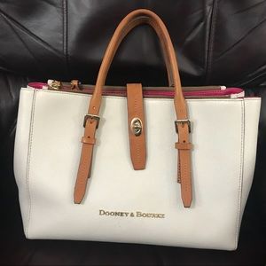 Gorgeous Dooney and Bourke Purse😍